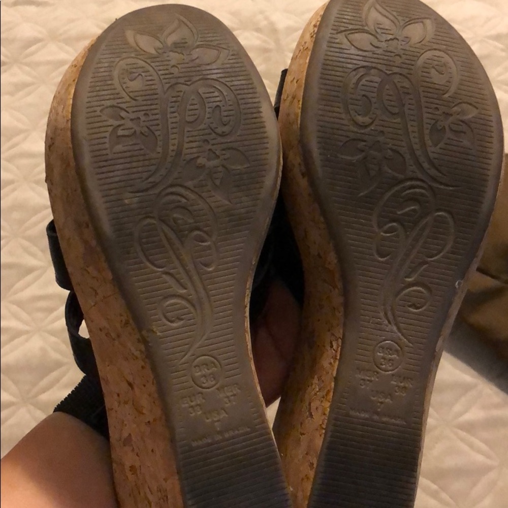 Shoes - Picture 4 of 4